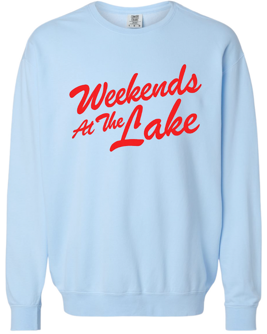 WEEKENDS AT THE LAKE CREWNECK/ SWEATSHIRT IN HYDRANGE BLUE