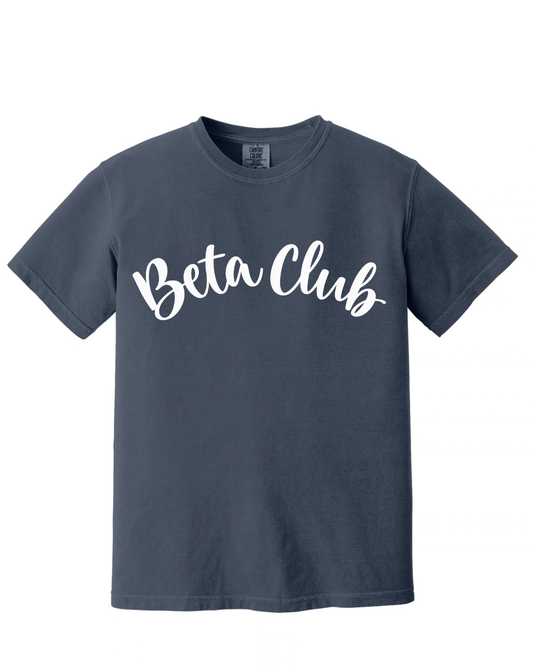 BETA CLUB SCRIPT SHORT SLEEVE TEE IN NAVY