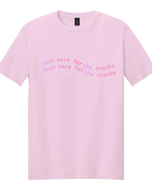 JUST HERE FOR THE SNACKS SHORT SLEEVE TEE